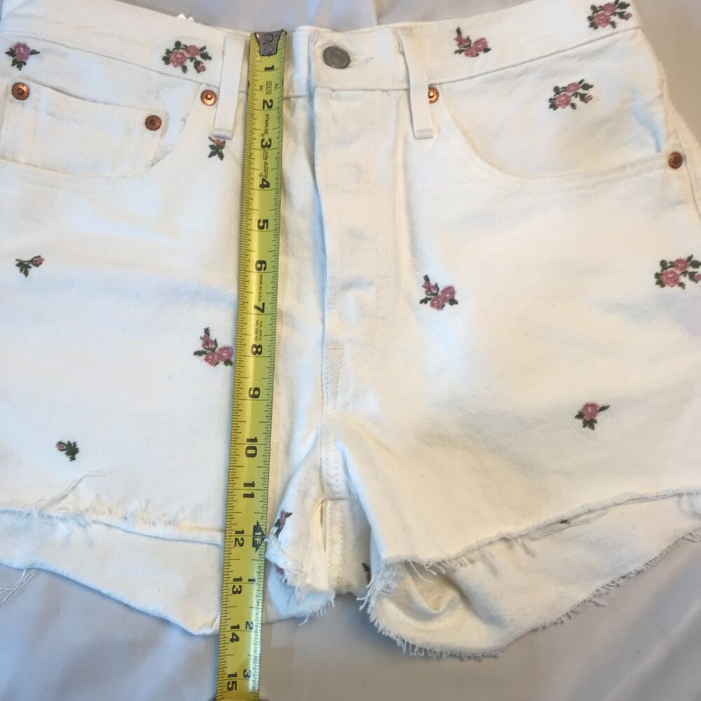 Levi's Levis Premium Women's 501 White Flower Shorts Jeans Size 30 Raw Hem - Picture 11 of 12